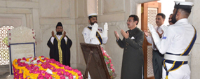 PU delegation visits Iqbal mausoleum for offering Fateha